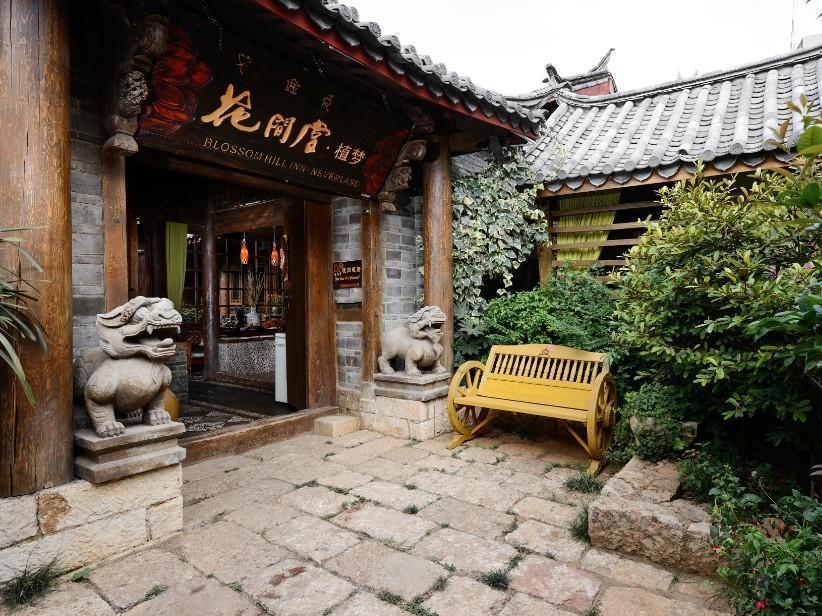 Blossom Hill Inn - Neverland 麗江市 エクステリア 写真